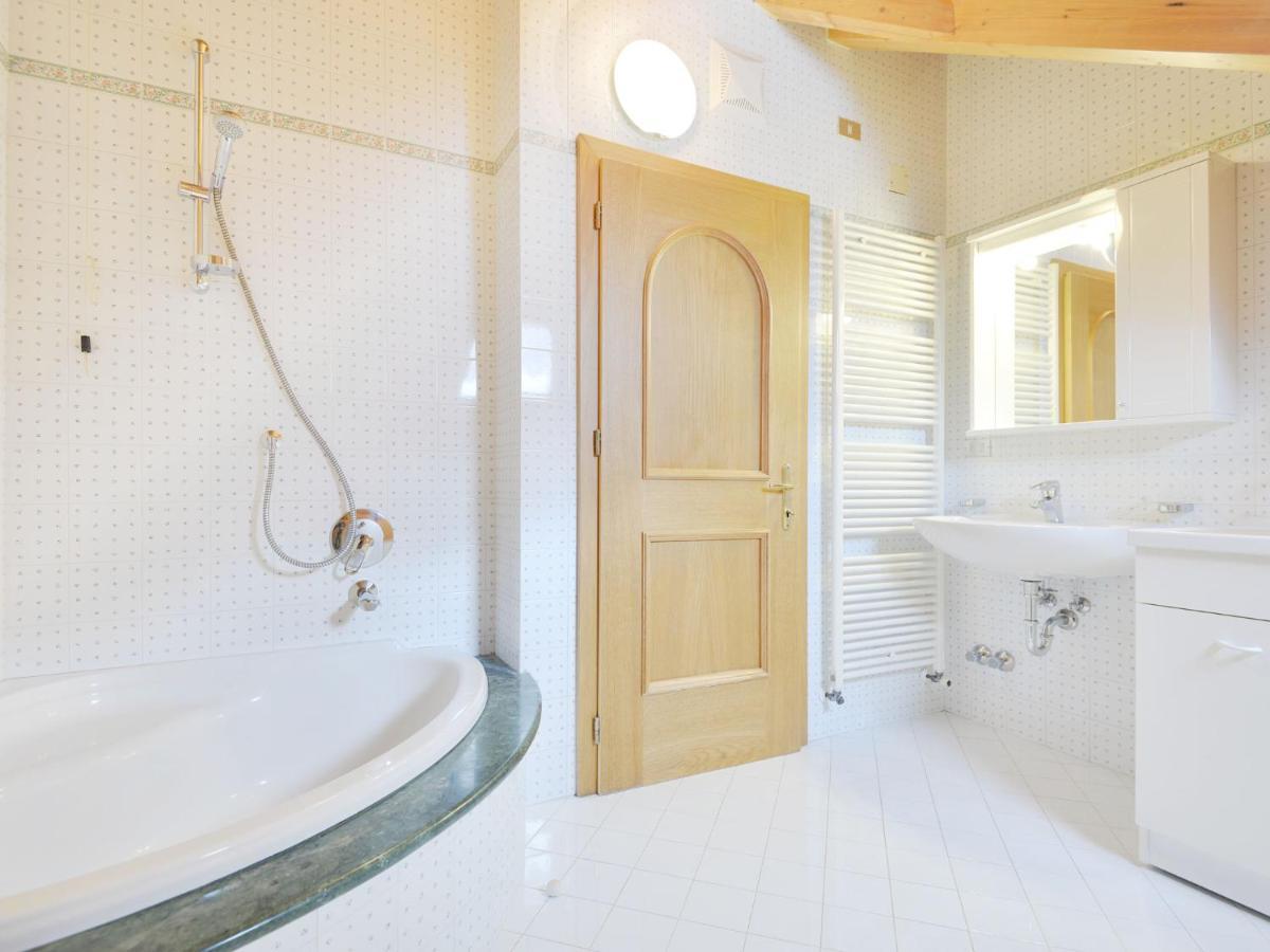 Apartment Ardoney-2 By Interhome กัมปีเตลโลดีฟัสซา ภายนอก รูปภาพ